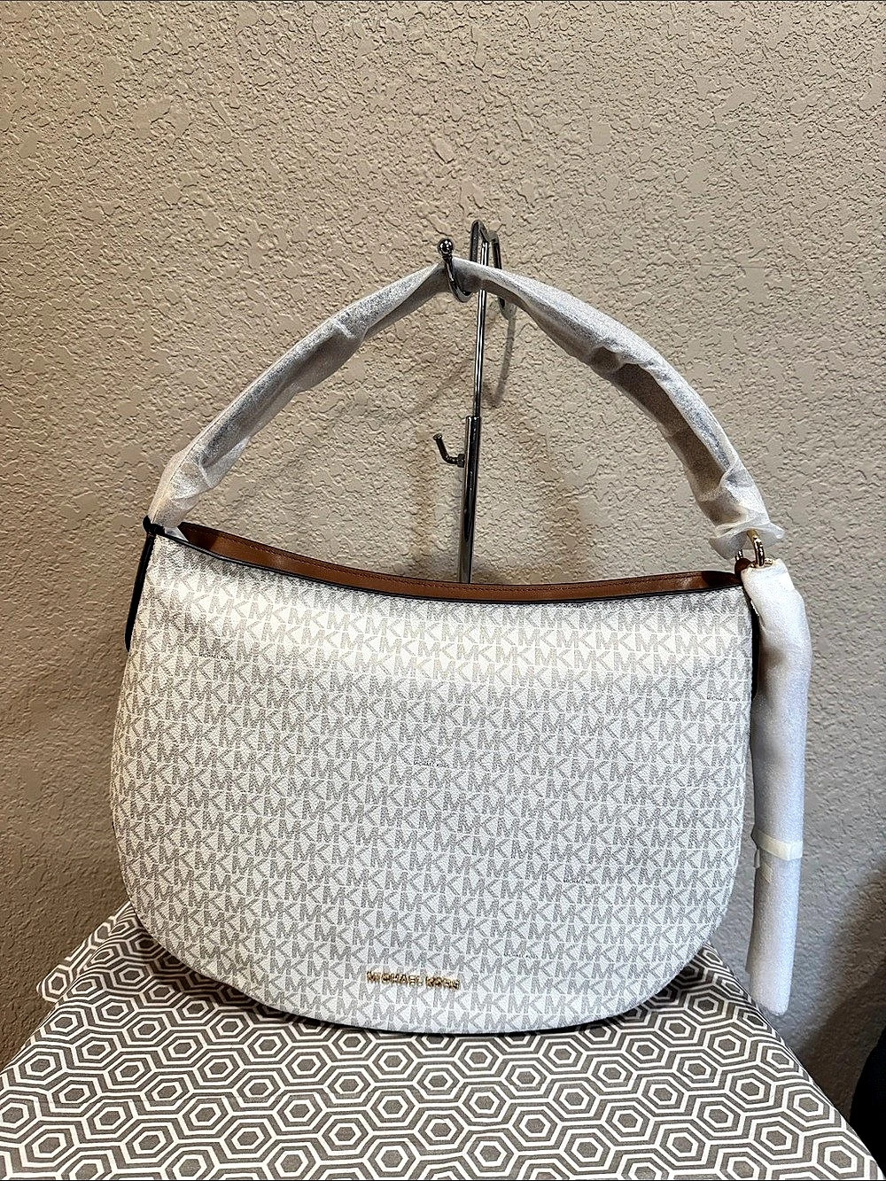 Michael Kors Brooke Monogram Hobo in Vanilla & Acorn NWT